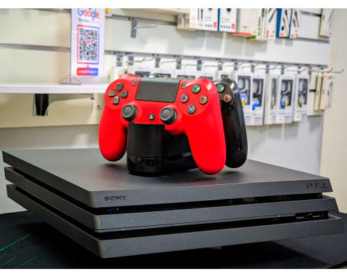 Ігрова консоль Sony PlayStation 4 Pro з 2 геймпадами та док-станцією, 1ТБ, чорна, ідеальний стан