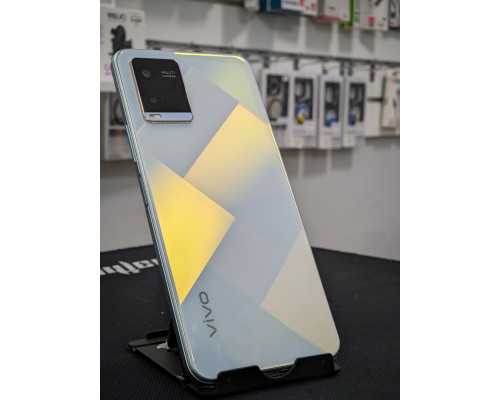 Смартфон Vivo Y21 4/64GB Diamond Glow (Grade C) - доступний стильний смартфон з широкими можливостями