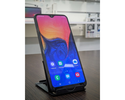 Смартфон Samsung Galaxy A10, 2/32 ГБ, чорний, в хорошому стані – стильний і надійний вибір