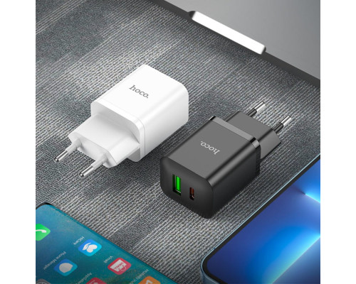 Мережевий зарядний пристрій HOCO N28 Founder PD20W+QC3.0 charger set(C to iP) White (6931474783530)